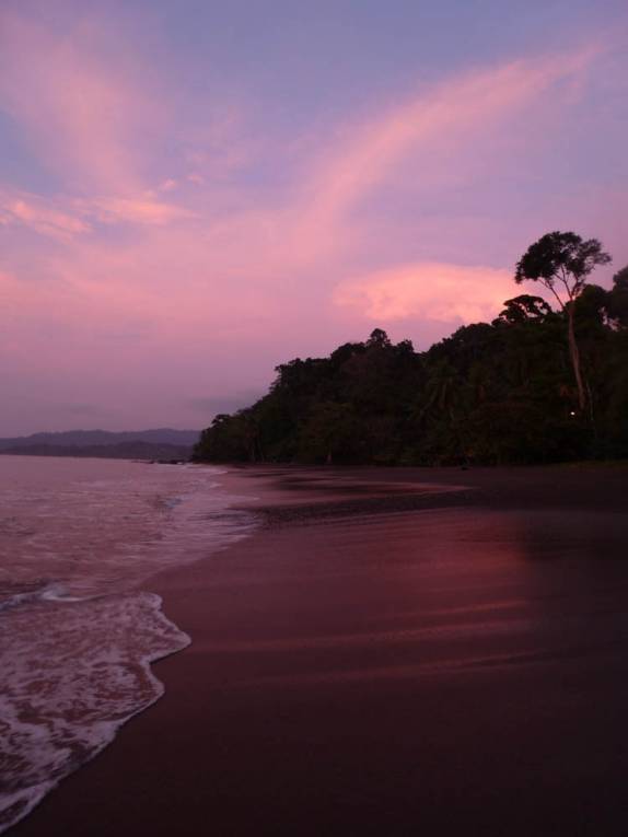 Um magnífico entardecer em Bahía Drake, na Península de Osa, no sul da Costa Rica